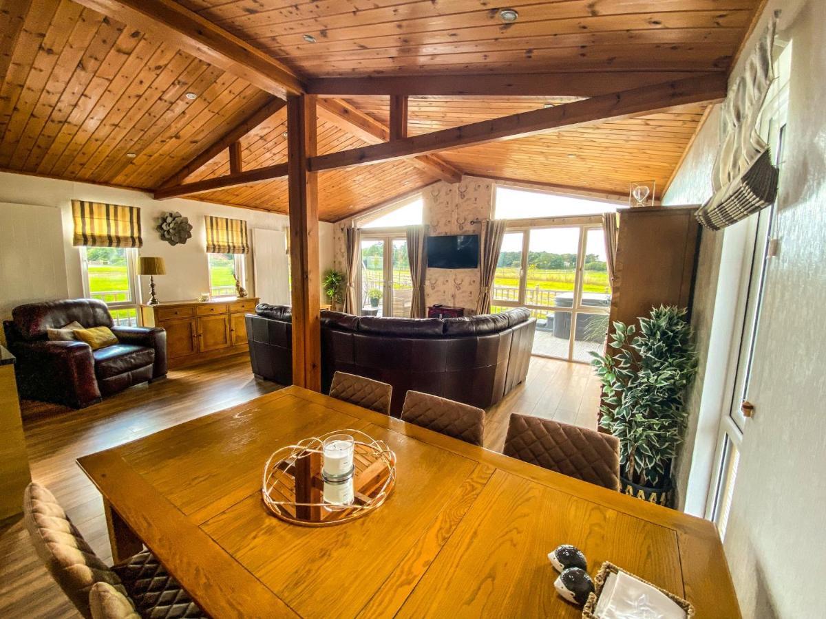 Immaculate 3-Bedroom Private Lodge Near Йорк Екстер'єр фото